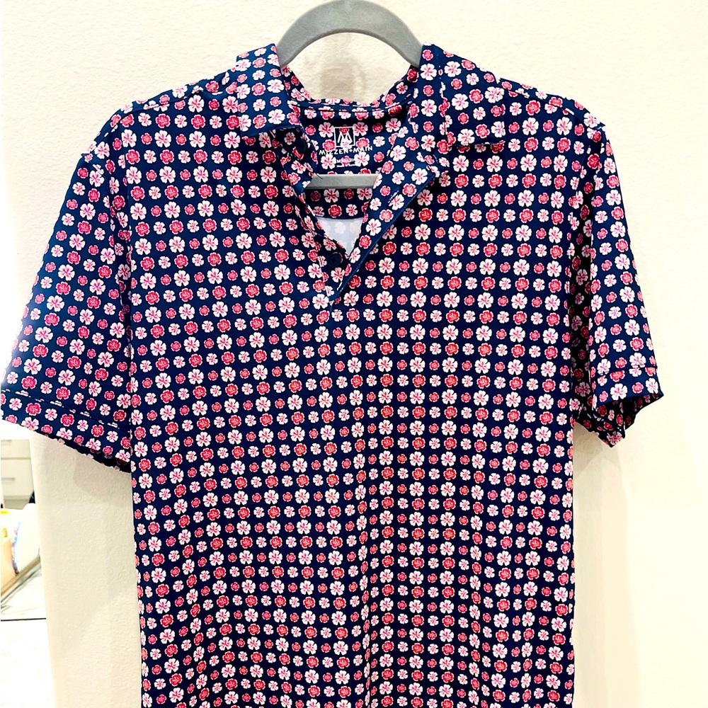 Mizzen+Main short sleeve polo.Navy/pink hibiscus print